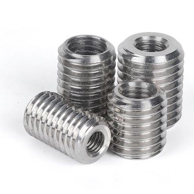 Industria general de acero inoxidable de grado 4.8 10.9 Conjunto de tornillos con descuento de gran volumen